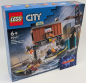 Preview: LEGO® City Polizeischnellboot und Ganovenversteck